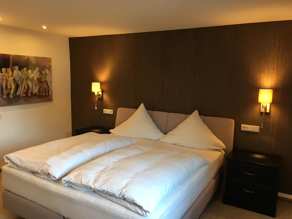 Hotel Zur Goldenen Sonne Usingen Luaran gambar