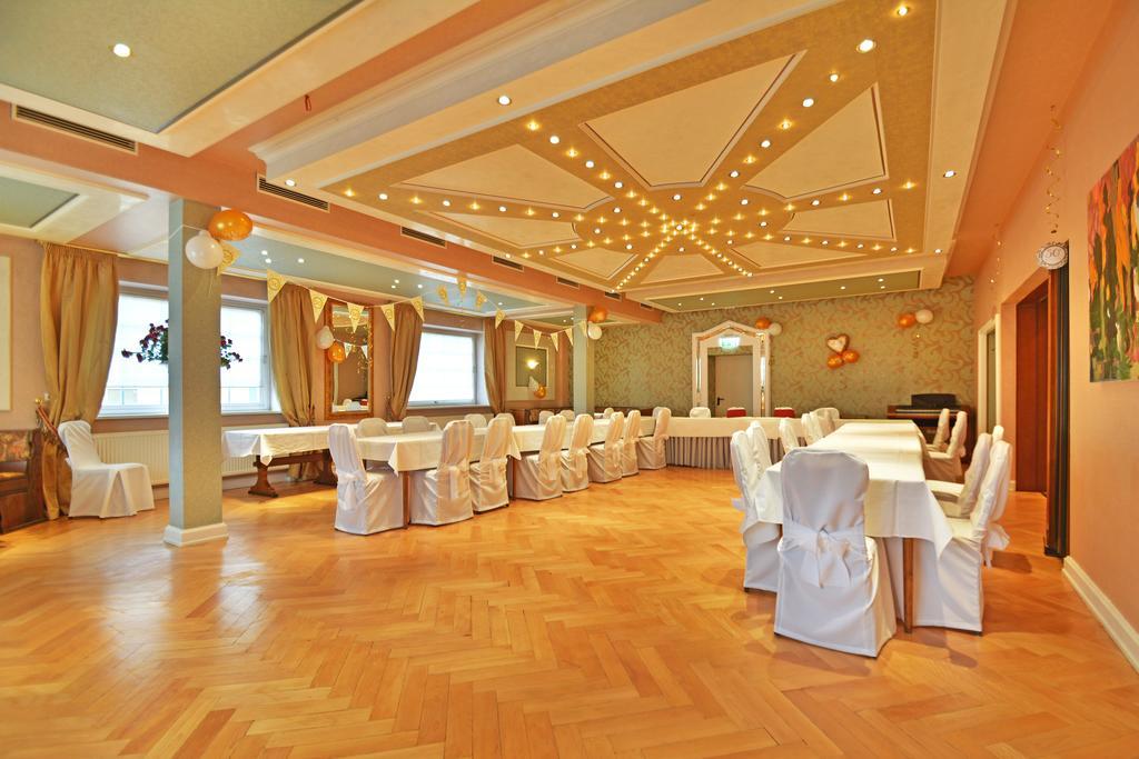 Hotel Zur Goldenen Sonne Usingen Luaran gambar