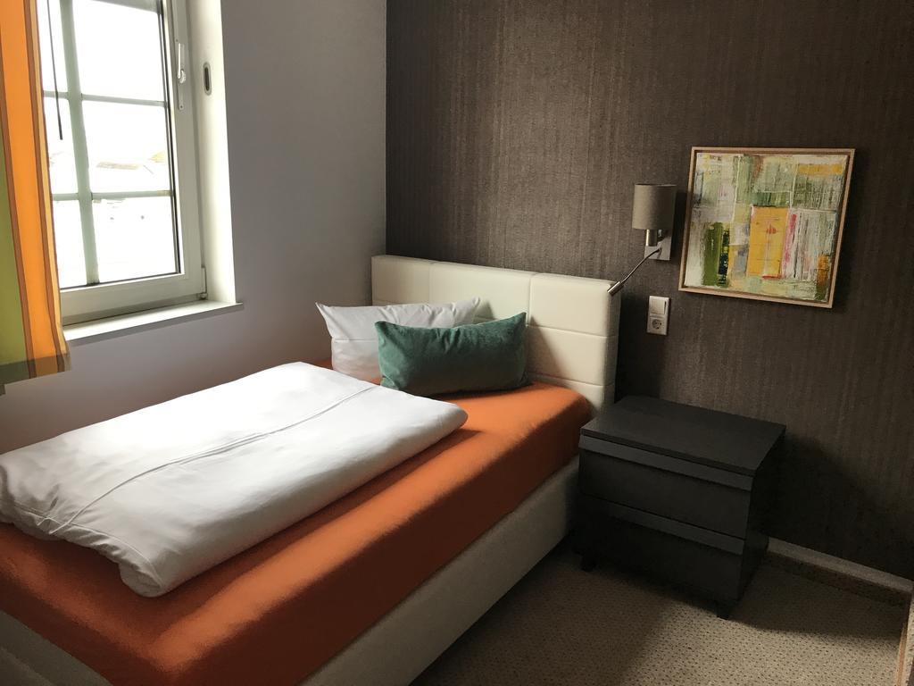 Hotel Zur Goldenen Sonne Usingen Luaran gambar