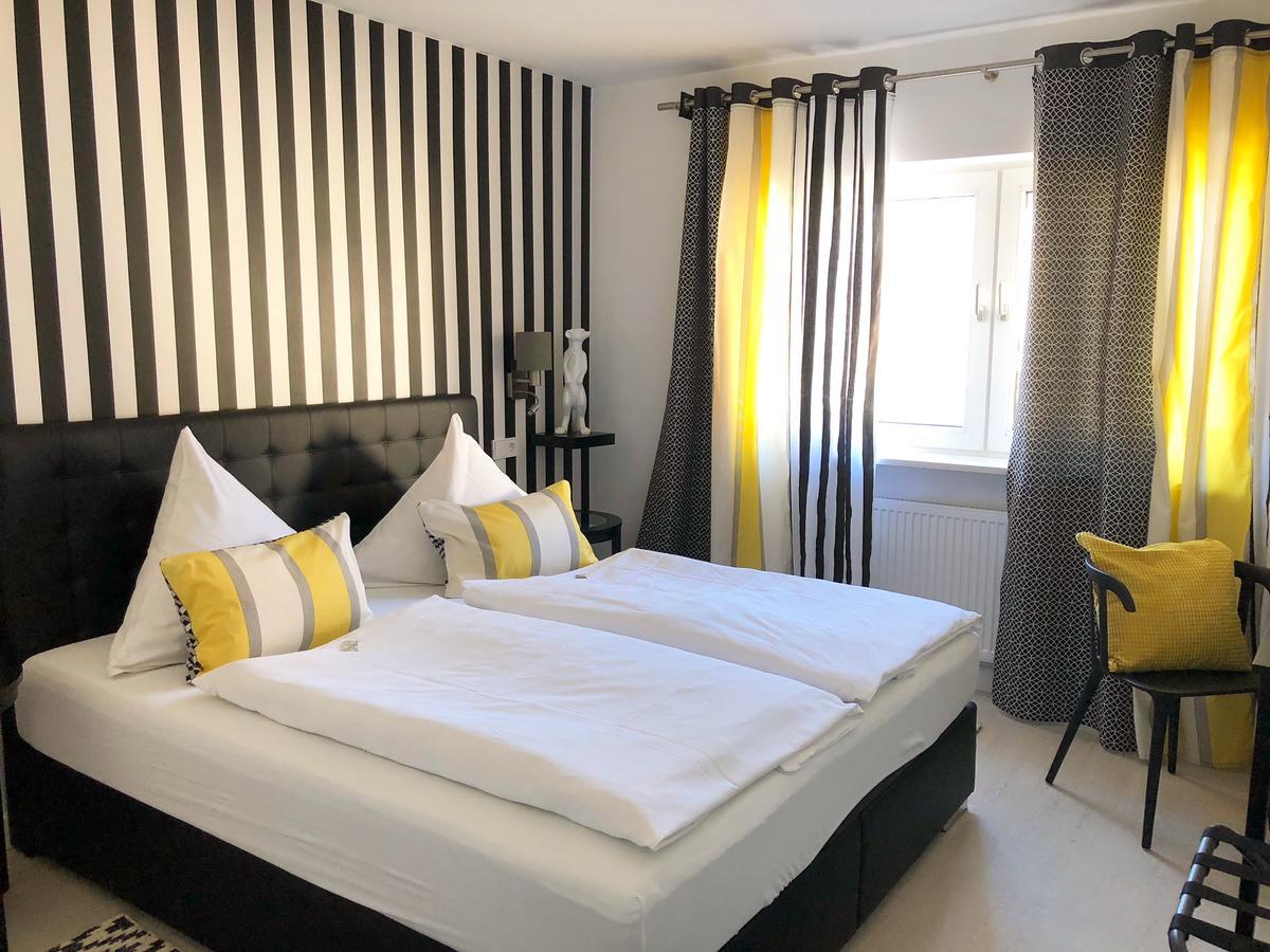 Hotel Zur Goldenen Sonne Usingen Luaran gambar